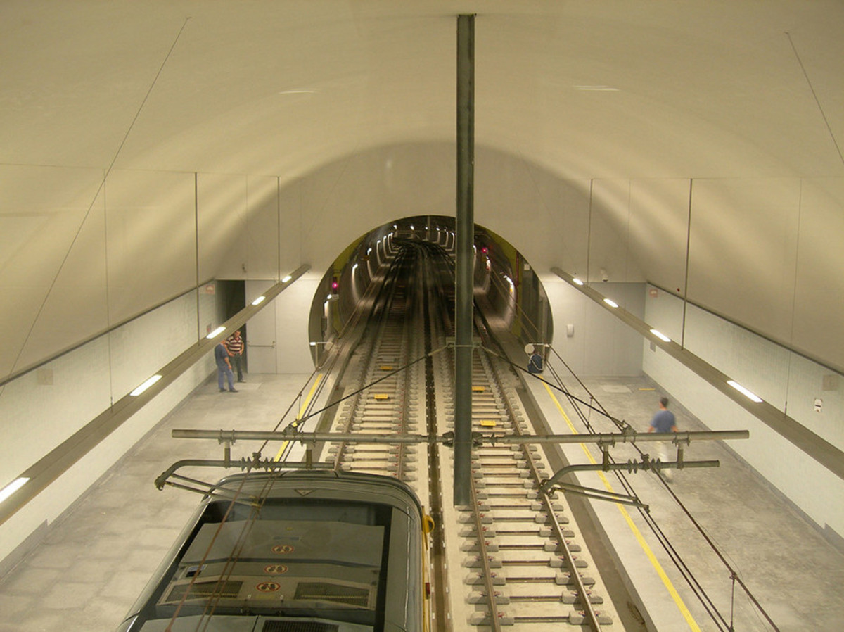 Stacja Metra w Porto w Portugalii projektu architekta Eduardo Souto de Moura. Projekt realizowany był w latach 1997-2005. fot.: Luis Ferreira Alves.