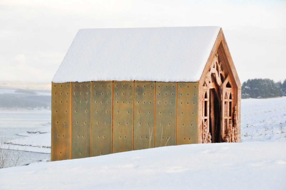 Projekt schronu dla turystów nad brzegiem jeziora w Northumberland w Anglii otrzymał nagrodę specjalną w konkursie Miedź w architekturze 2011. Autor projektu: Studio Weave.  fot.: Peter Sharpe