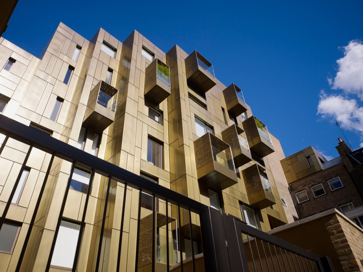 Budynek wielorodzinny w Londynie, Weymouth Street otrzymał wyróżnienie równorzędne w konkursie w konkursie Miedź w architekturze 2011. Autor projektu: pracownia Make