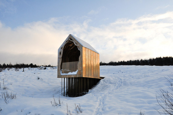 Projekt schronu dla turystów nad brzegiem jeziora w Northumberland w Anglii (Freya cabin) otrzymał nagrodę specjalną w konkursie Miedź w architekturze 2011. Autor projektu: Studio Weave.  fot.: Peter Sharpe