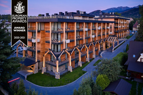 Aparthotel w Zakopanem nagrodzony European Property Award 2020-2021, autor projektu: Karpiel Steindel Architektura