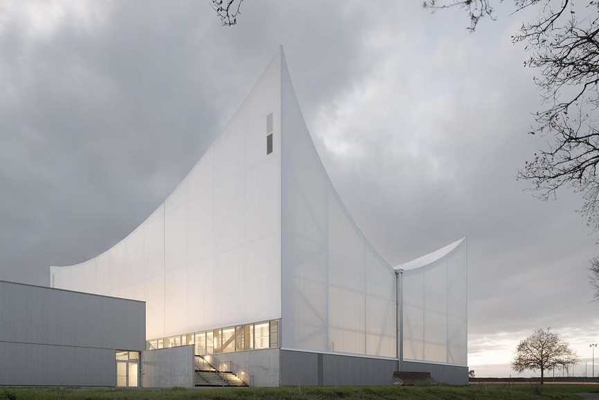 Projekt roku 20205 według Architecture MasterPrize: Sports and Cultural Center Marie José Perec and Joséphine Baker – Onze04 Architectes