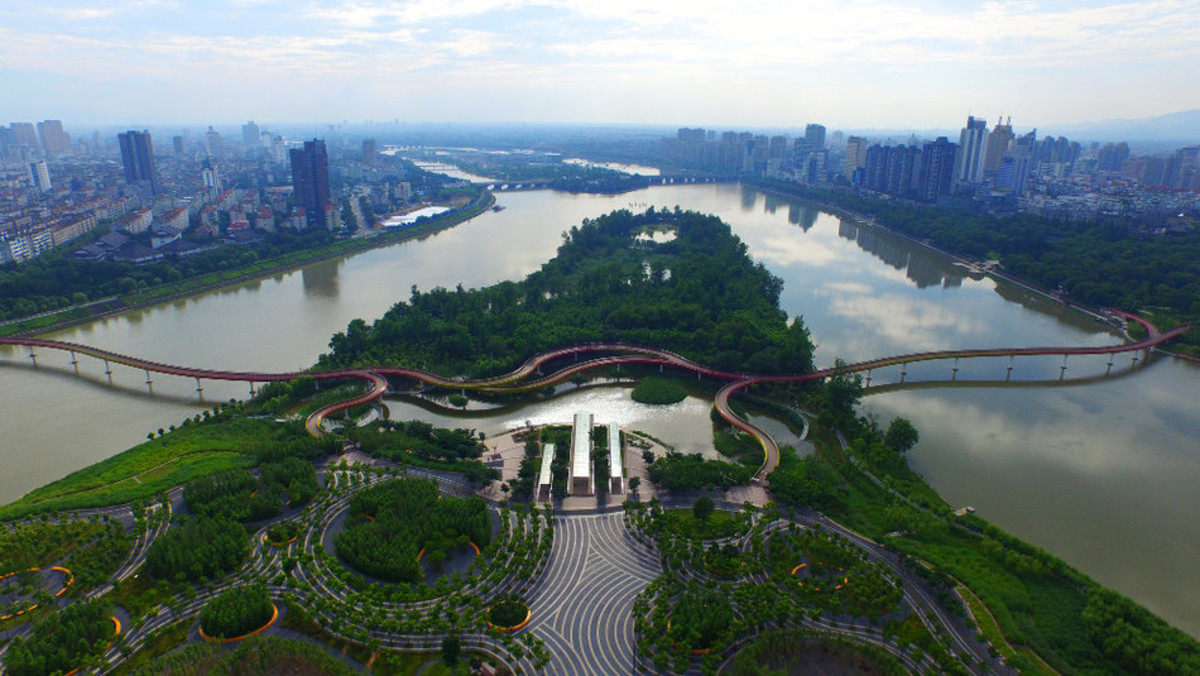 Architektura krajobrazu 2015 (WAF): Parku Yanweizhou w Chinach w porze suchej; autor projektu: Turenscape International