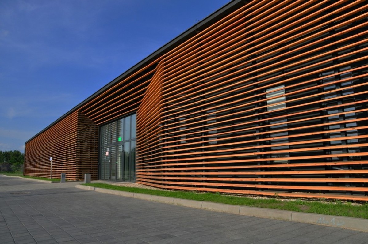 Budynek biurowy FIS-SST, położony w Centrum Edukacji i Biznesu „Nowe Gliwice”, otrzymał wyróżnienie w kategorii Obiekt Roku w konkursie Architektura Roku Województwa Śląskiego 2011. Autorem projektu jest pracownia Zalewski Architecture Group