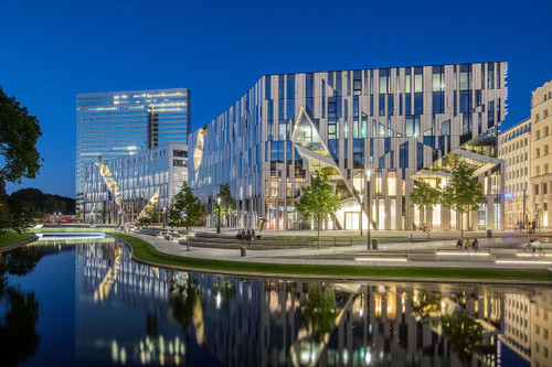 Centrum handlowe w hitrorycznym centrum Düsseldorfu, według projektu Daniela Libeskinda