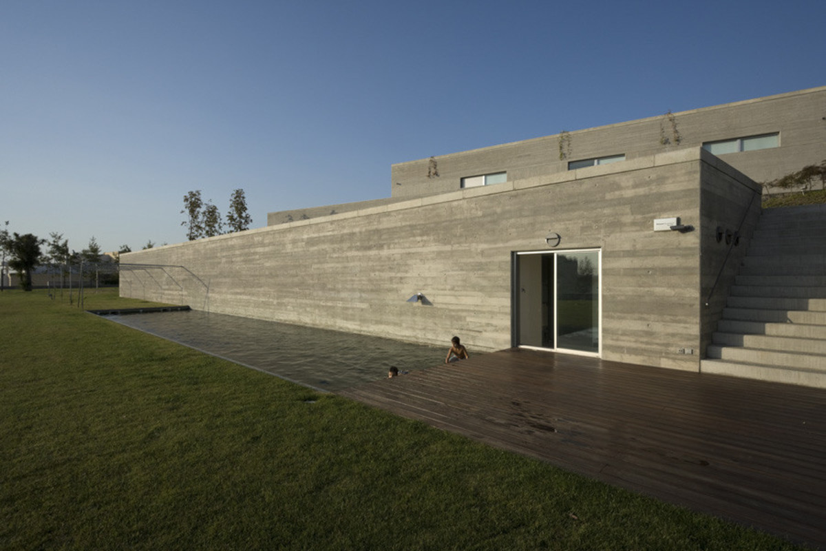 House Number Two w mieście Bom Jesus w Portugalii, architekt: Eduardo Souto de Moura - laureat Nagrody Pritzkera 2011; fot.: Luis Ferreira Alves.