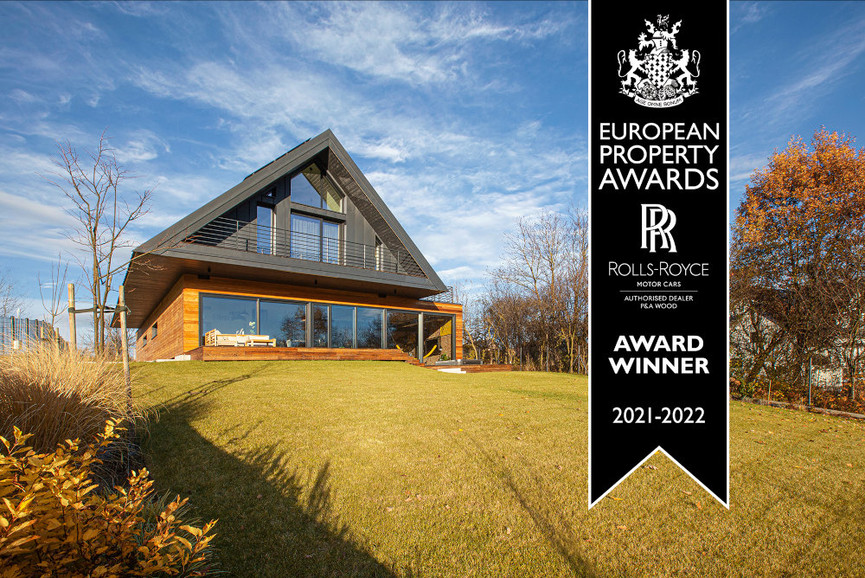 Małopolska Chata Podcieniowa - dom jednorodzinny nagrodzony The European Property Awards w kategorii Single Residence. Autorem projektu jest pracownia BXB Studio Bogusław Barnaś.