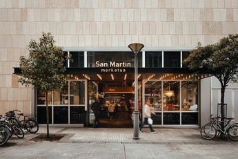 Wejście na targ w San Sebastián | projekt: EL EQUIPO CREATIVO | Zdjęcie: Aitor Estévez