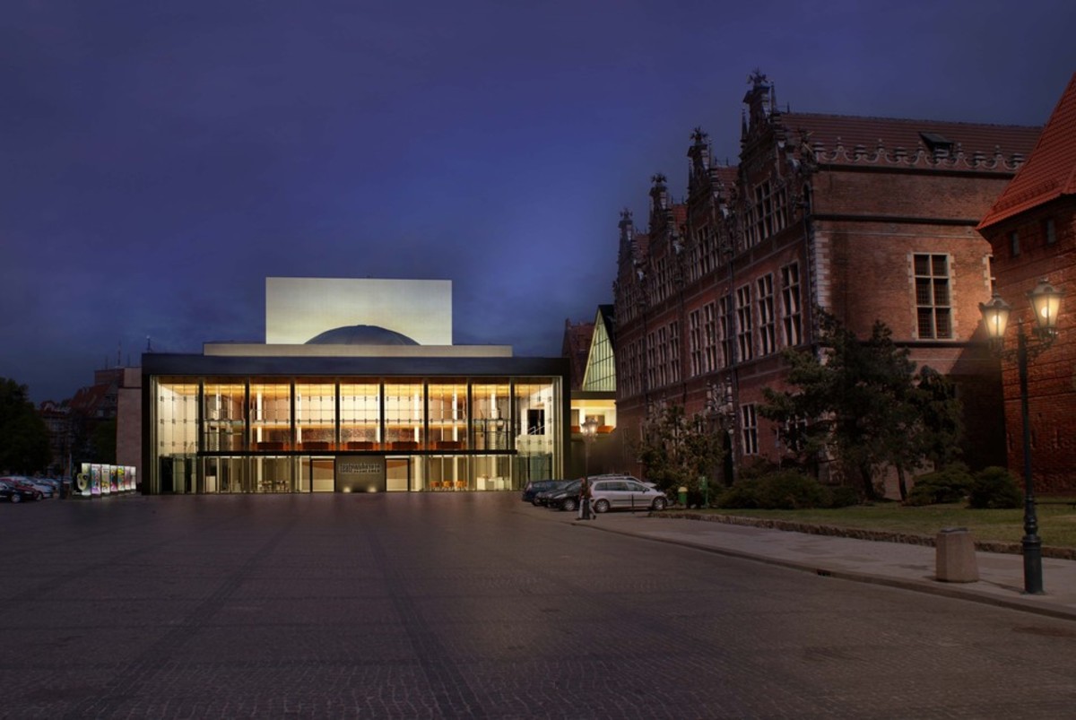 Budynek główny Teatru Wybrzeże w Gdańsku - 1. miejsce w konkursie architektonicznym; autor: Autorska Pracownia Architektoniczna Jacek Bułat z Poznania.