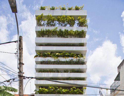 "Stacking Green" w mieście w Wietnamie, autorstwa Vo Trong Architects, zdobył nagrodę WAF 2012 w kategorii Dom jednorodzinny. 