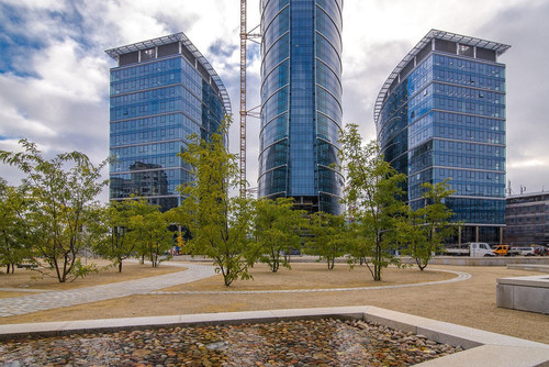 Otwarcie całego kompleksu Warsaw Spire planowane jest na połowę maja 2016 roku.