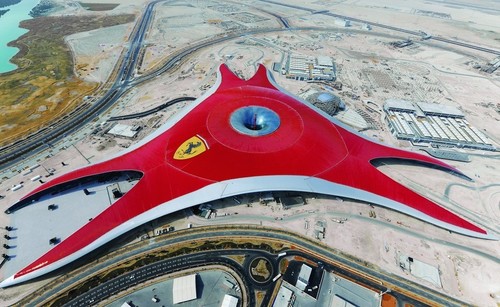 Park Rozrywki Ferrari World w Abu Dhabi, fot.: Reynaers