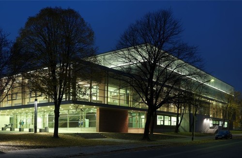 Basen Olimpijski w Szczecinie. Autorzy projektu nowej części – architekci Marek Orłowski i Marek Szymański fot.: Pilkington