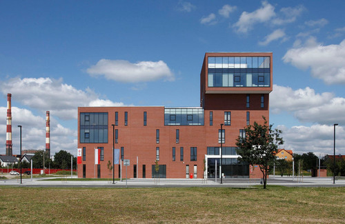 Ratusz i Centrum Administracyjno-Usługowego we w Siechnicach - projekt Maćków Pracownia Projektowa - wyróżniony w konkursie Brick Award Polska 2013