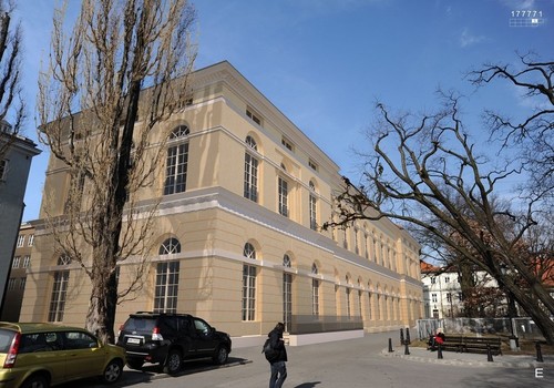 I nagroda w konkursie na opracowanie koncepcji architektoniczno-budowlanej rewitalizacji Budynku Audytoryjnego na terenie Kampusu Centralnego dla Wydziału Dziennikarstwa i Nauk Politycznych Uniwersytetu Warszawskiego. Autor projektu: Pracownia Architektoniczna 1997