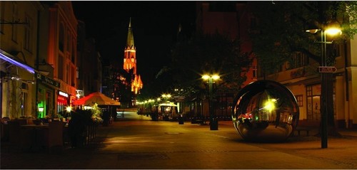 Projekt zajął I miejsce ex aequo w konkursie Toaleta na pocztówkę, organizowanym przez miasto Sopot. Autor projektu: Pracownia P3