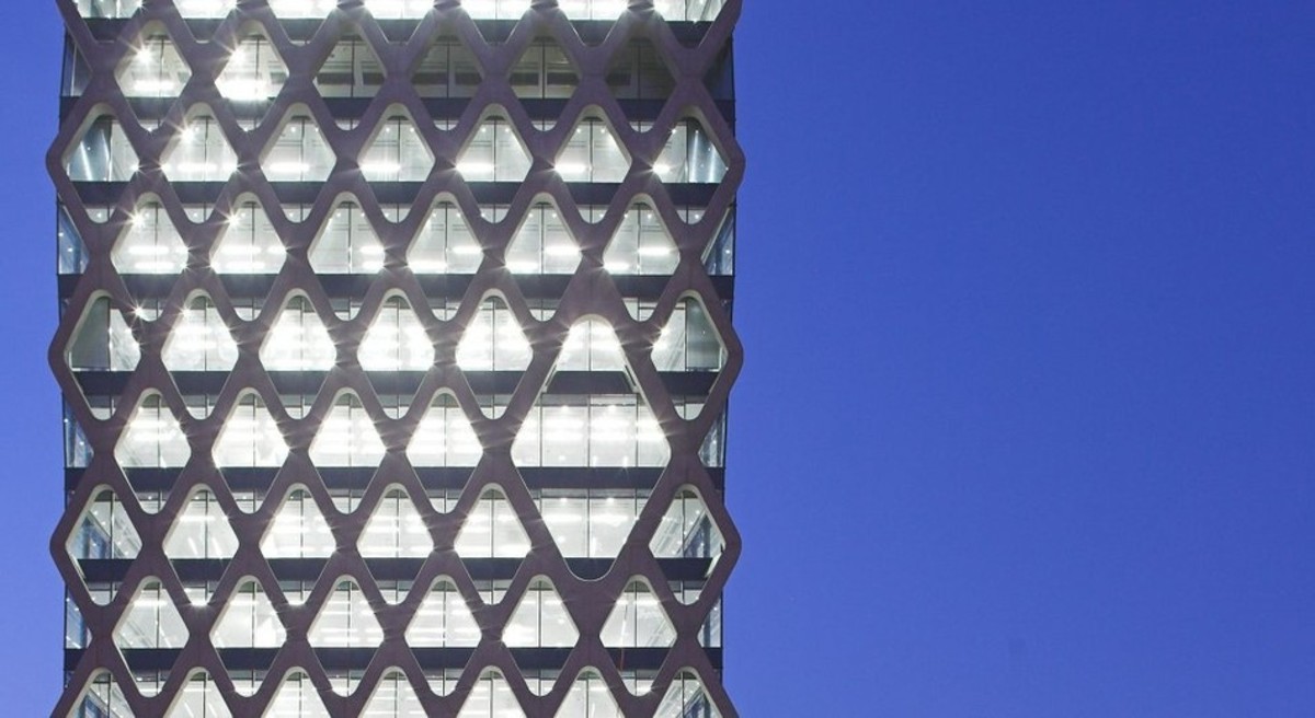 Prosta Tower - otrzymałą nagrodę równorzędną w konkursie Polski Cement w Architekturze 2011. Autor projektu: Kuryłowicz & Associates z Warszawy