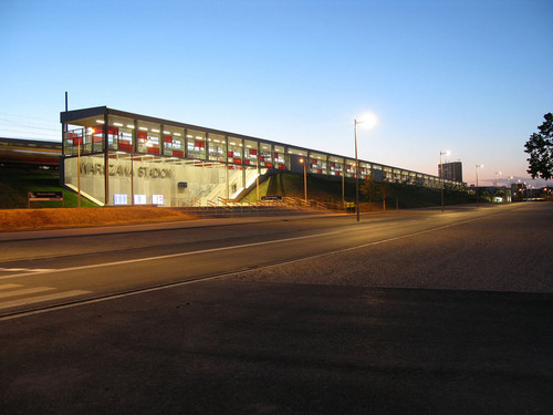 Stacja Warszawa-Stadion, zrealizowana według projektu pracowni architektonicznej Gössler Kinz Kreienbaum  Architekten BDA z Berlina. Zdjęcie: Grzegorz Wojciechowski