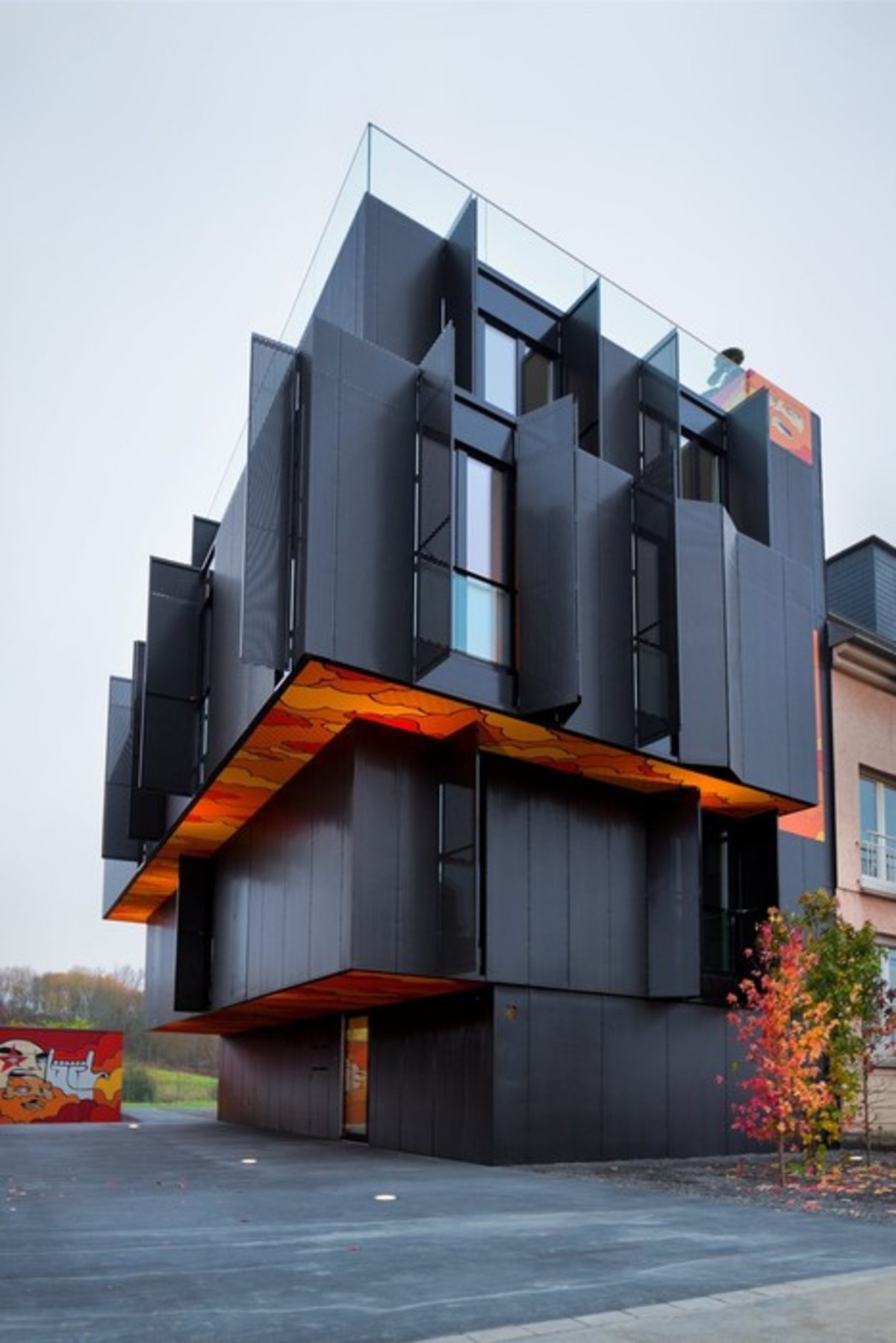 Dom wielorodzinny w Luksemburgu - połączenie architektury i sztuki; fot.: steve troes fotodesign  