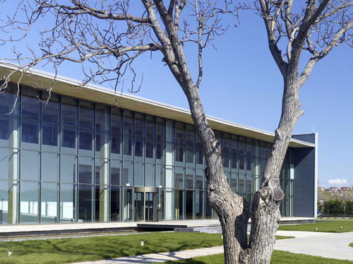 Fabryka tekstylna Ipekyol - fasada północno-zachodnia. Projekt został nagrodzony Aga Khan Award for Architecture 2010, źródło: Aga Khan Award