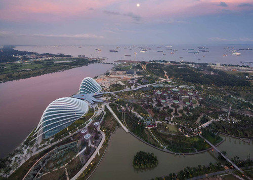 Gardens by the Bay projektu pracowni Wilkinson Eyre, Grant Associates, Atelier One i Atelier Ten. Laureat nagrody głównej Światowego Festiwalu Architektury 2012
