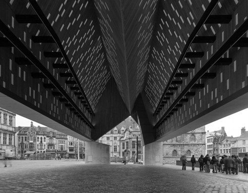 Market Hall w Gandawie/Belgia - finalista w konkursie o Nagrodę im. Miesa van der Rohe 2013 / Photos by Marc De Blieck © Robbrecht en Daem architecten