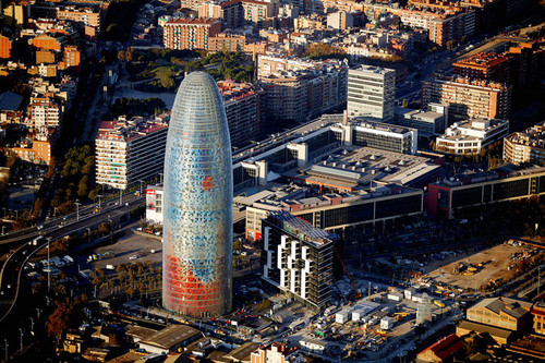 Torre Agbar w Barcelonie projektu Jeana Nouvela (1999-2004)