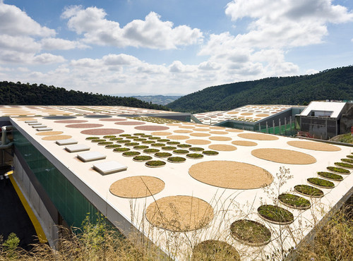 Zakład przetwarzania odpadów w Barcelonie - nagrodzony WAF Award 2011 kategorii Produkcja, Energia i Recycling, autor projektu: Batlle & Roig Architects z Hiszpanii