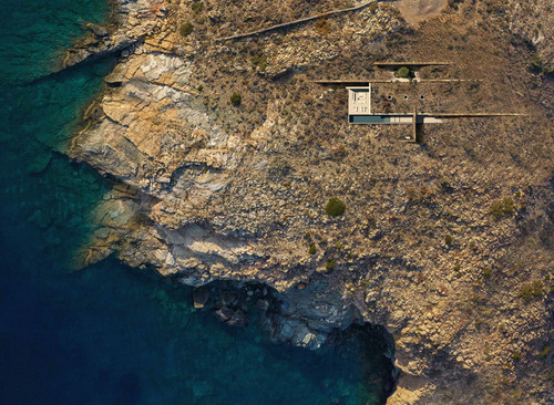 Aerial view of Horizon House nestled into the rocky coastline of Syros. Photo credit: ONUS Architecture Studio