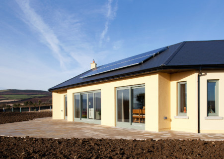 Dom pasywny w hrabstwie Wexford. Budynek został wyróżniony nagrodą za efektywność energetyczną „Isover Energy Efficiency Award” w roku 2013. 