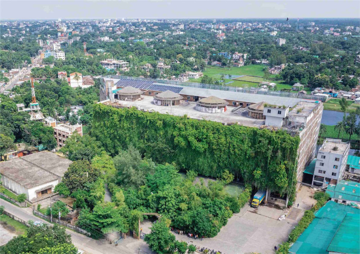 Zielona Fabryka w Bangladeszu - laureat RIBA International Awards for Excellence 2024 | autor projektu: Nakshabid Architects.