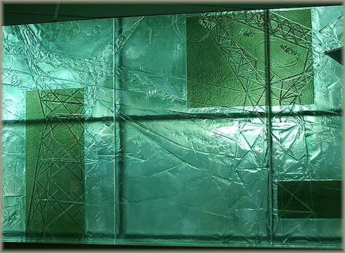 Wielkoformatowe kompozycje ze szkła w holu wejściowym Centrum Naukowo-Badawczego Politechniki Wrocławskiej 