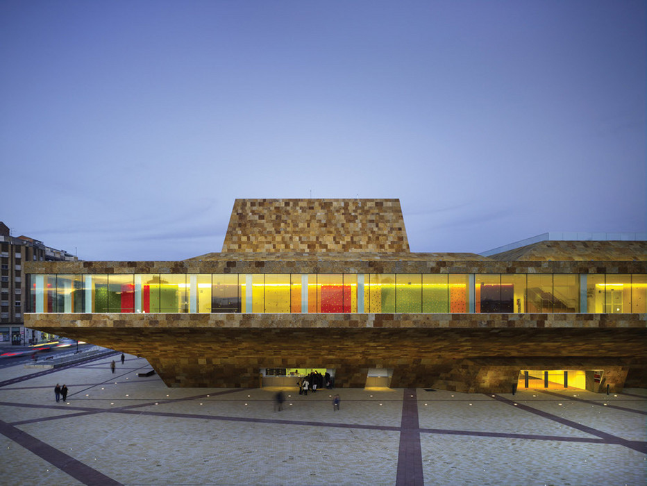 La Llotja Theatre and Congress Centre, autor:  Mecanoo we współpracy z Labb arquitectura  (Hiszpania)