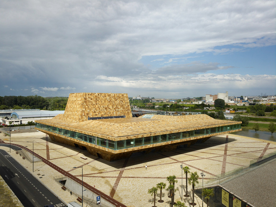 La Llotja Theatre and Congress Centre, autor:  Mecanoo we współpracy z Labb arquitectura  (Hiszpania)