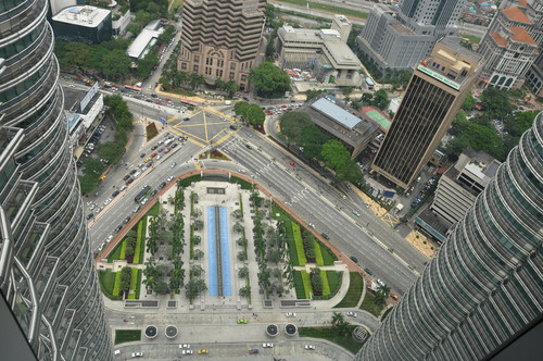 Widok z Petronas Tower w Kuala Lumpur (Malezja) - to przykład planowania urbanistycznego według zasad klasycznego feng shui, fot.: Marta Pieńkowska