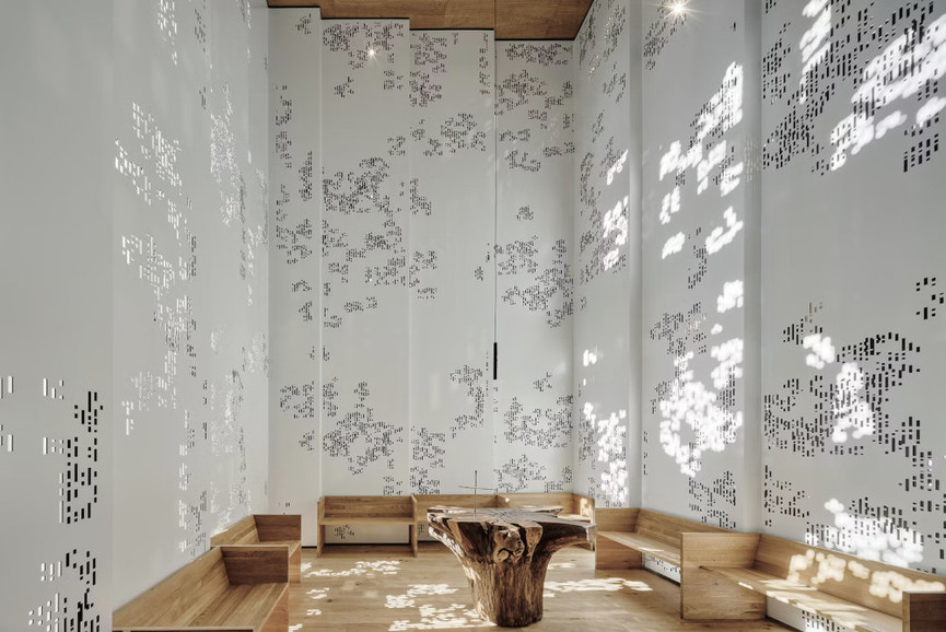 Światowe wnętrze roku  2025: Kaplica fraktalna w szpitalu w Graz (Austria) | autor: INNOCAD architecture | Zjęcie: © Paul Ott 