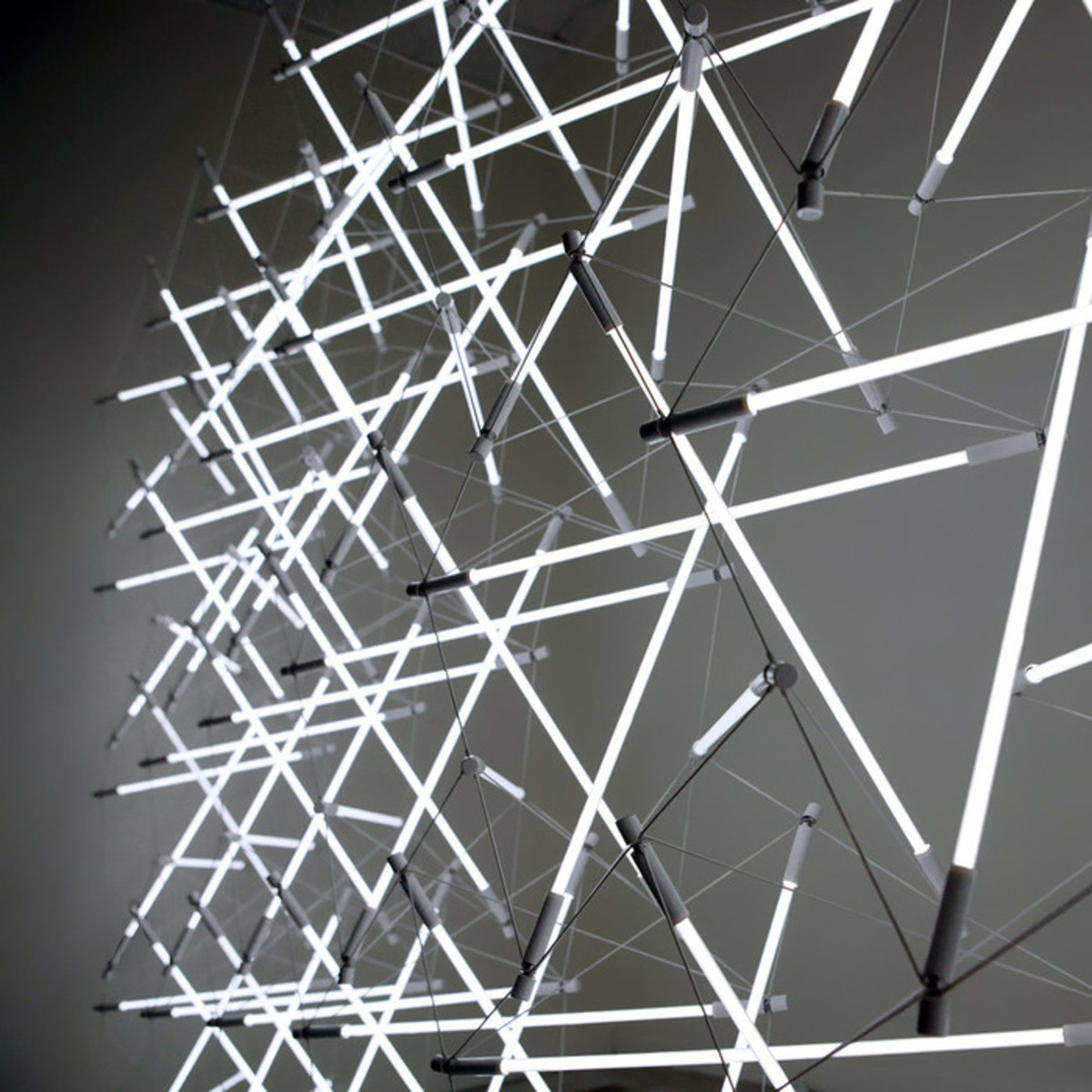 Tensegrity - strukturalne oświetlenie - laureat zlotej nagrody w konkursie A'Design Awards, autor: Michal Maciej Bartosik, fot.: Alex Earl Gray, 2013